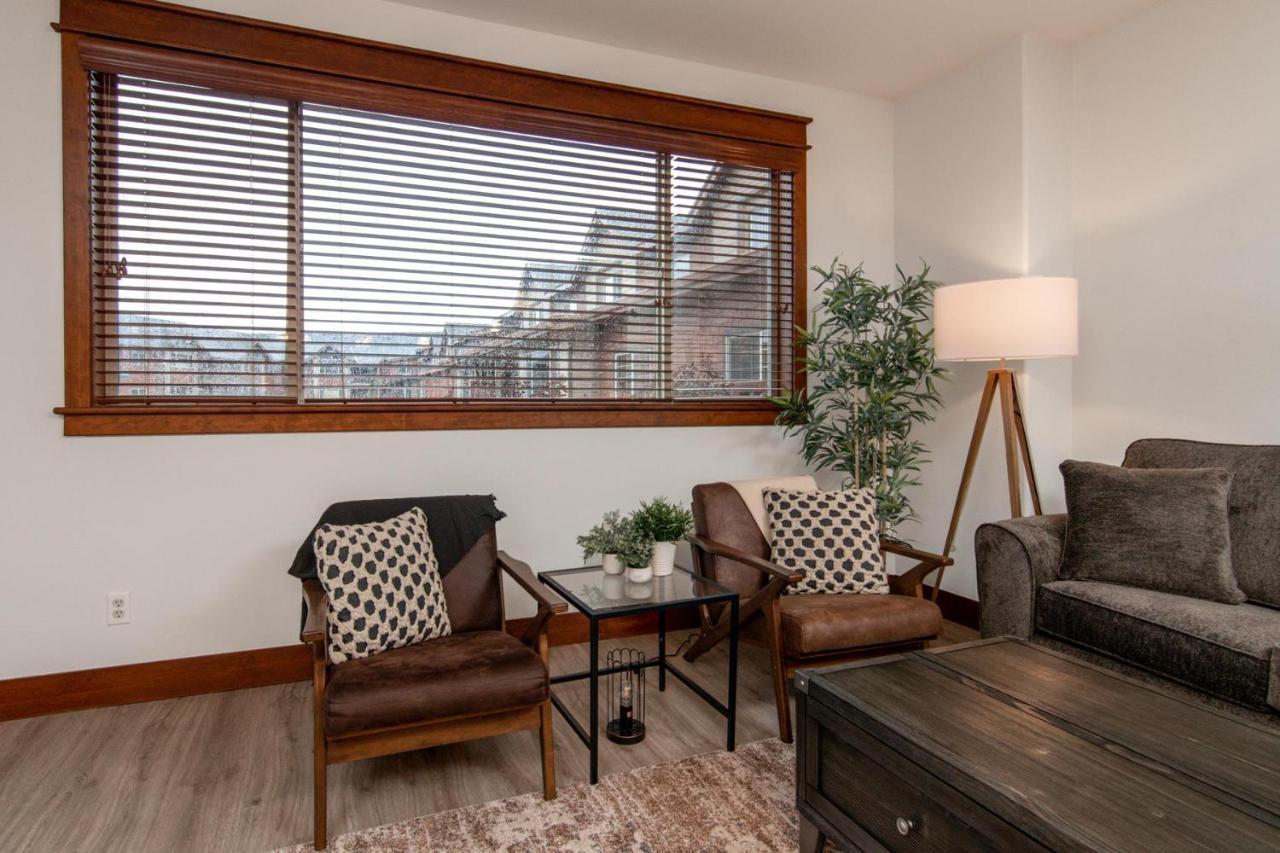 Modern Riverstone Condo With Grand Deck - Steps To Shops, Restaurants, Trails And River 코어 드얼린 외부 사진