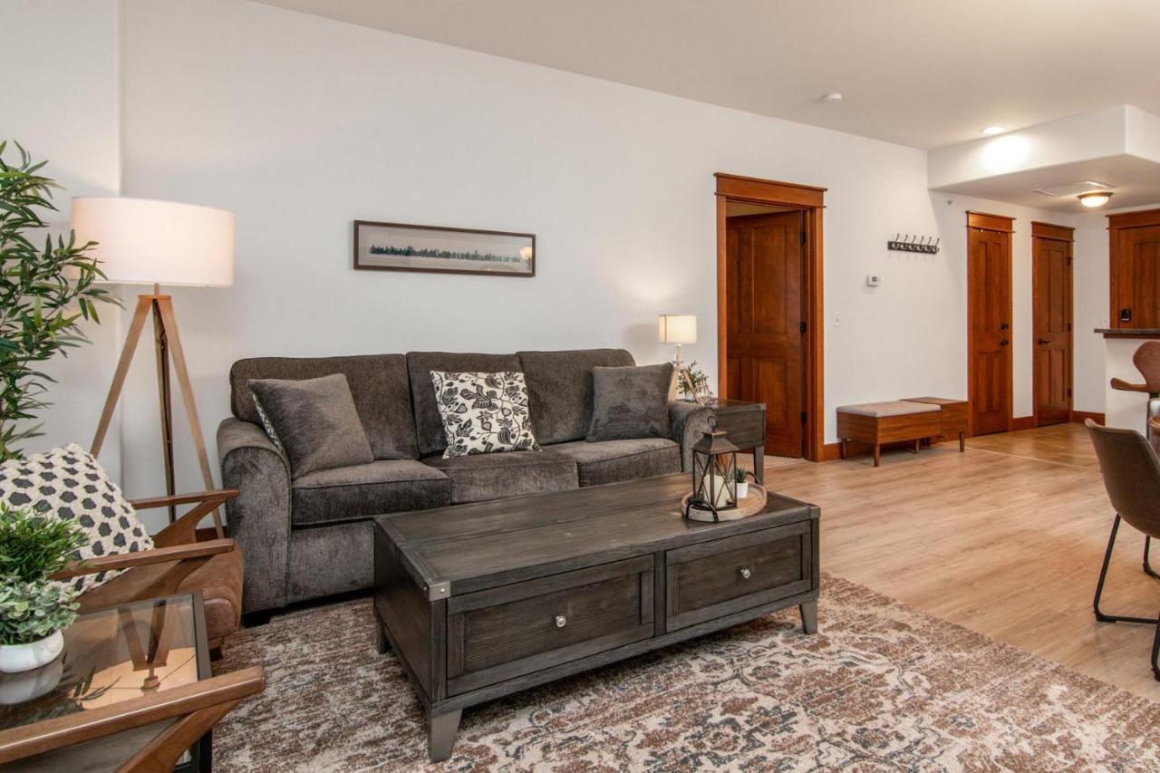 Modern Riverstone Condo With Grand Deck - Steps To Shops, Restaurants, Trails And River 코어 드얼린 외부 사진